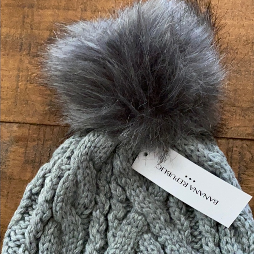 Banana Republic Gray Cable Knit Hat with Pom Pom - Picture 4 of 5